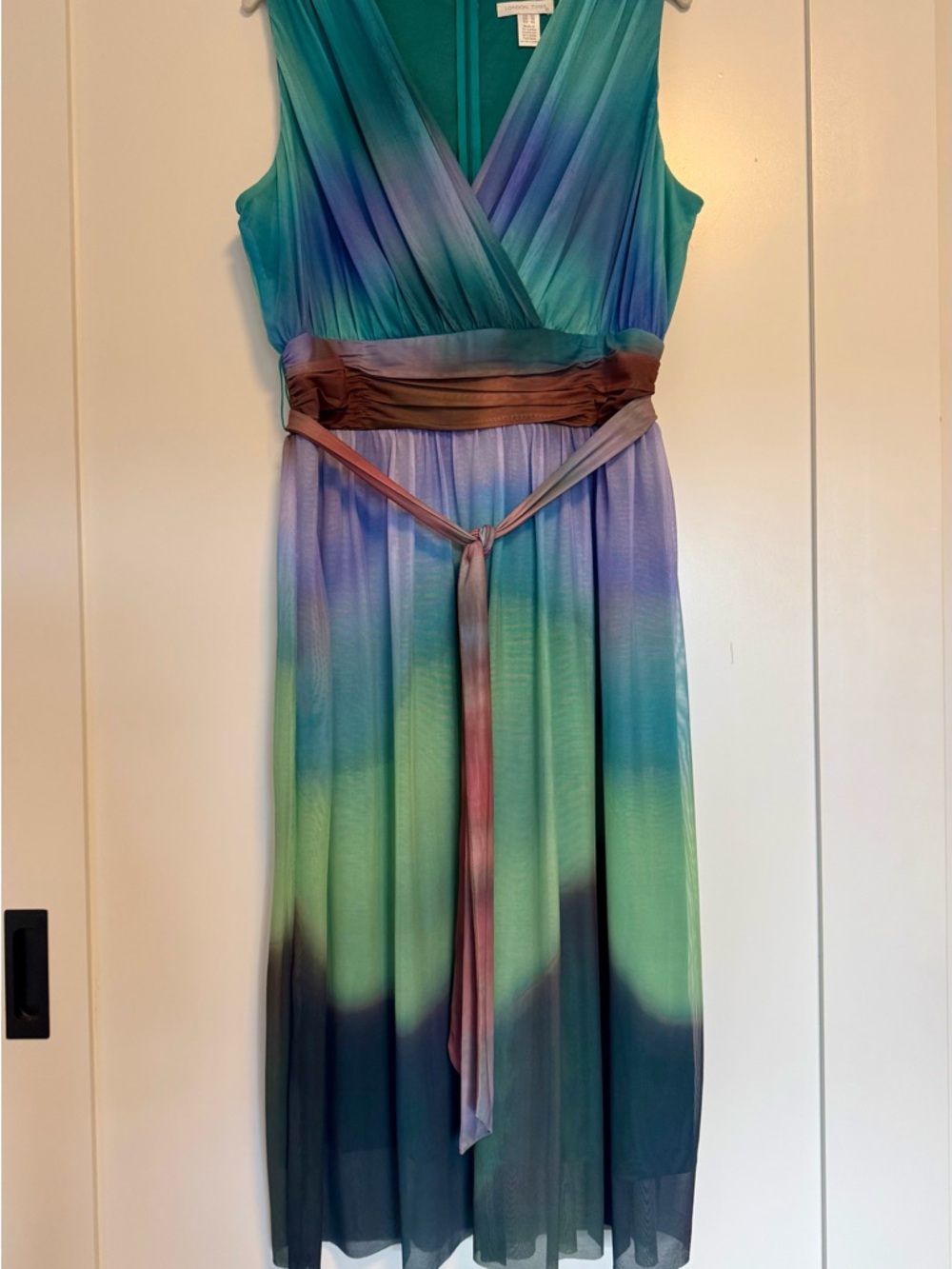 Sleeveless Ombre V-Neck Mesh Midi Dress in Teal, Purple & Brown Size 12